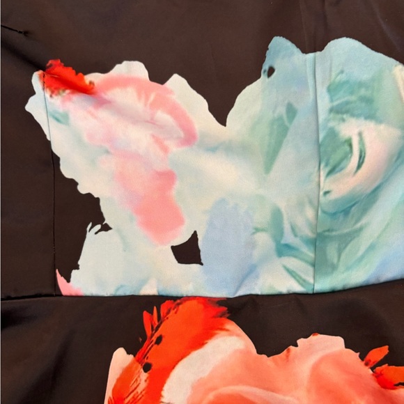 Dramatic Floral High Low Peplum Top - Picture 9 of 13